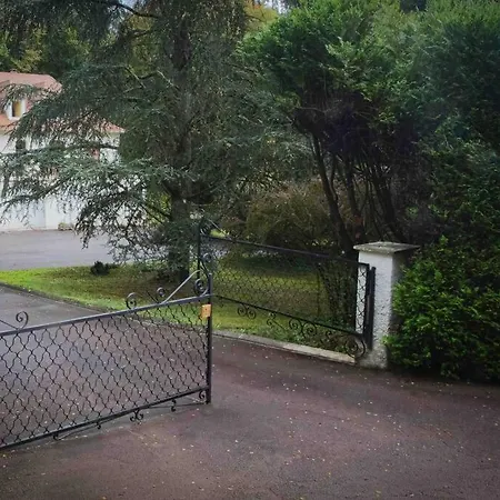 別荘 La Claperie, Familial, Parc Et Piscine *