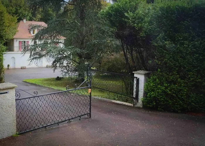 Vakantiehuis La Claperie, Familial, Parc Et Piscine *